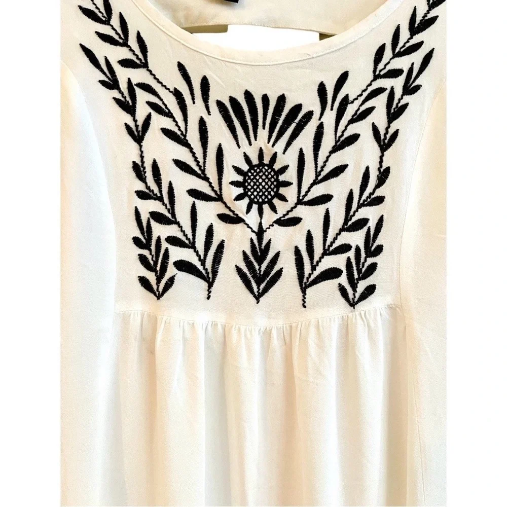 RUE 21, WHITE EMPIRE DRESS WITH BLACK EMBROIDERY. HI-LOW SKIRT. SIZE S